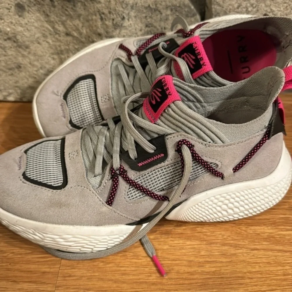 Under Armour Steph Curry Basketball Shoe‎ Men's 6.5 women’s 8